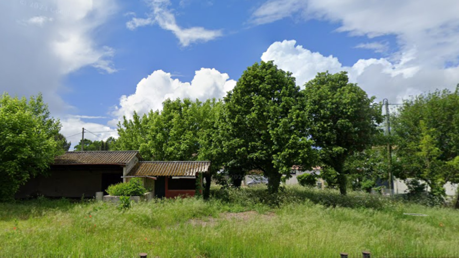 Terrain constructible de 1000m2 à La Brède