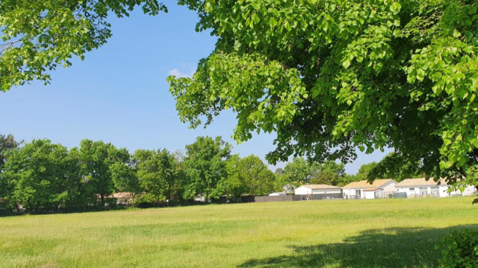 Terrain constructible de 951m2 à Martillac