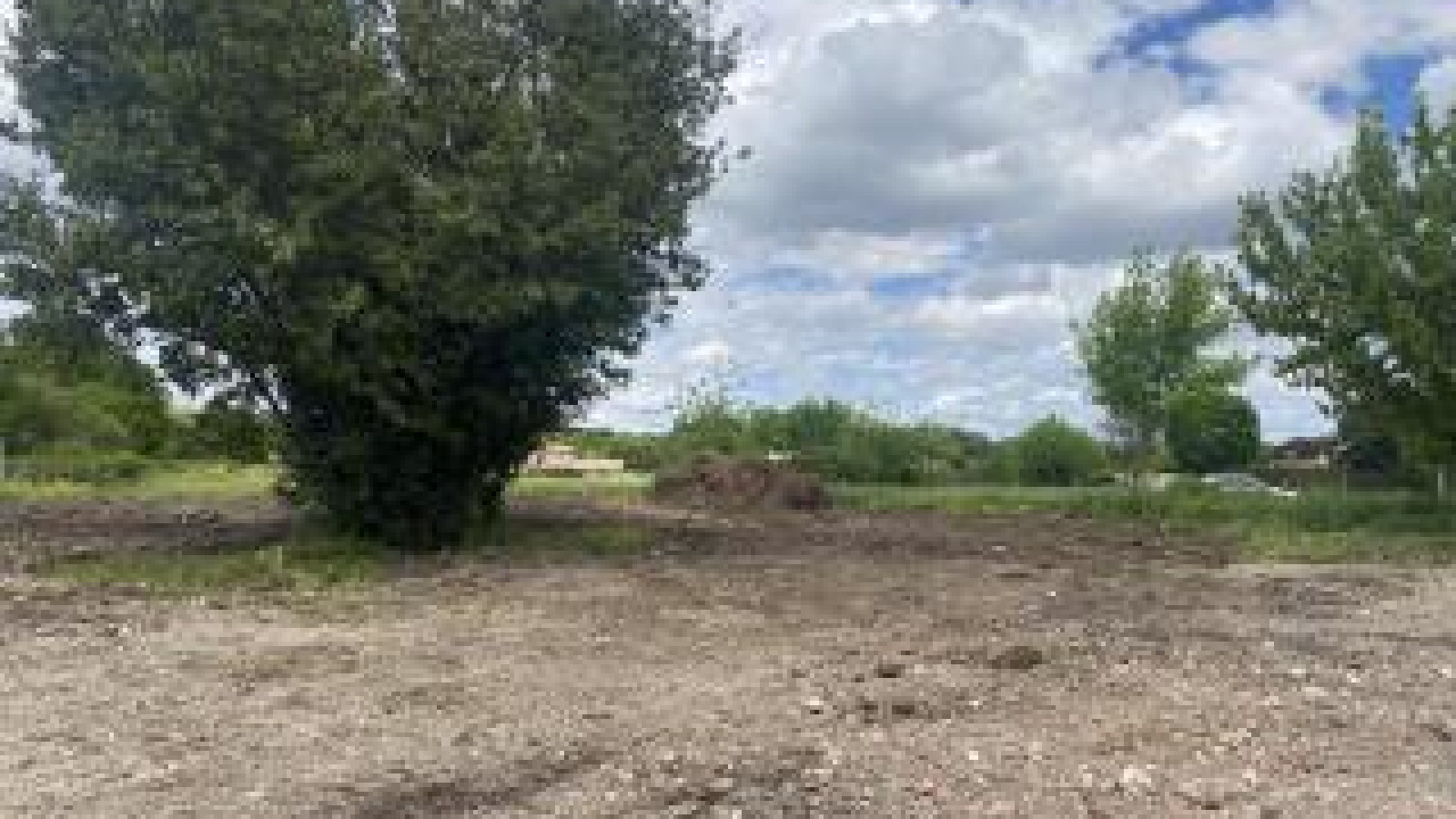 Terrain constructible de 657m2 à Le Pian-Médoc