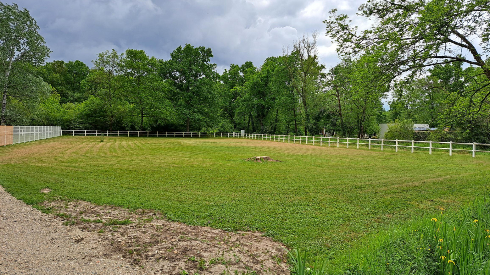 Terrain constructible de 706m2 à Léognan