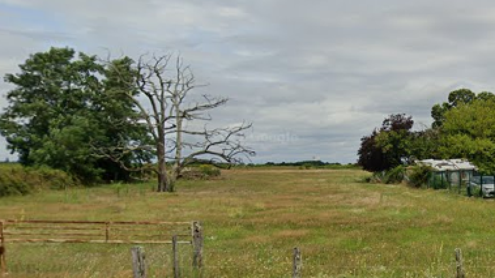 Terrain constructible de 602m2 à Sainte-Hélène