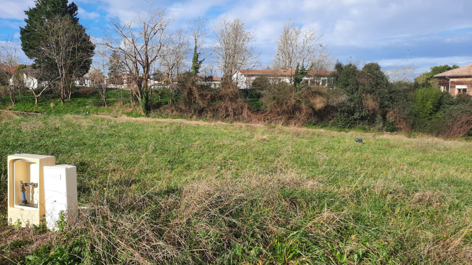 Terrain constructible de 841m2 à Pomarez