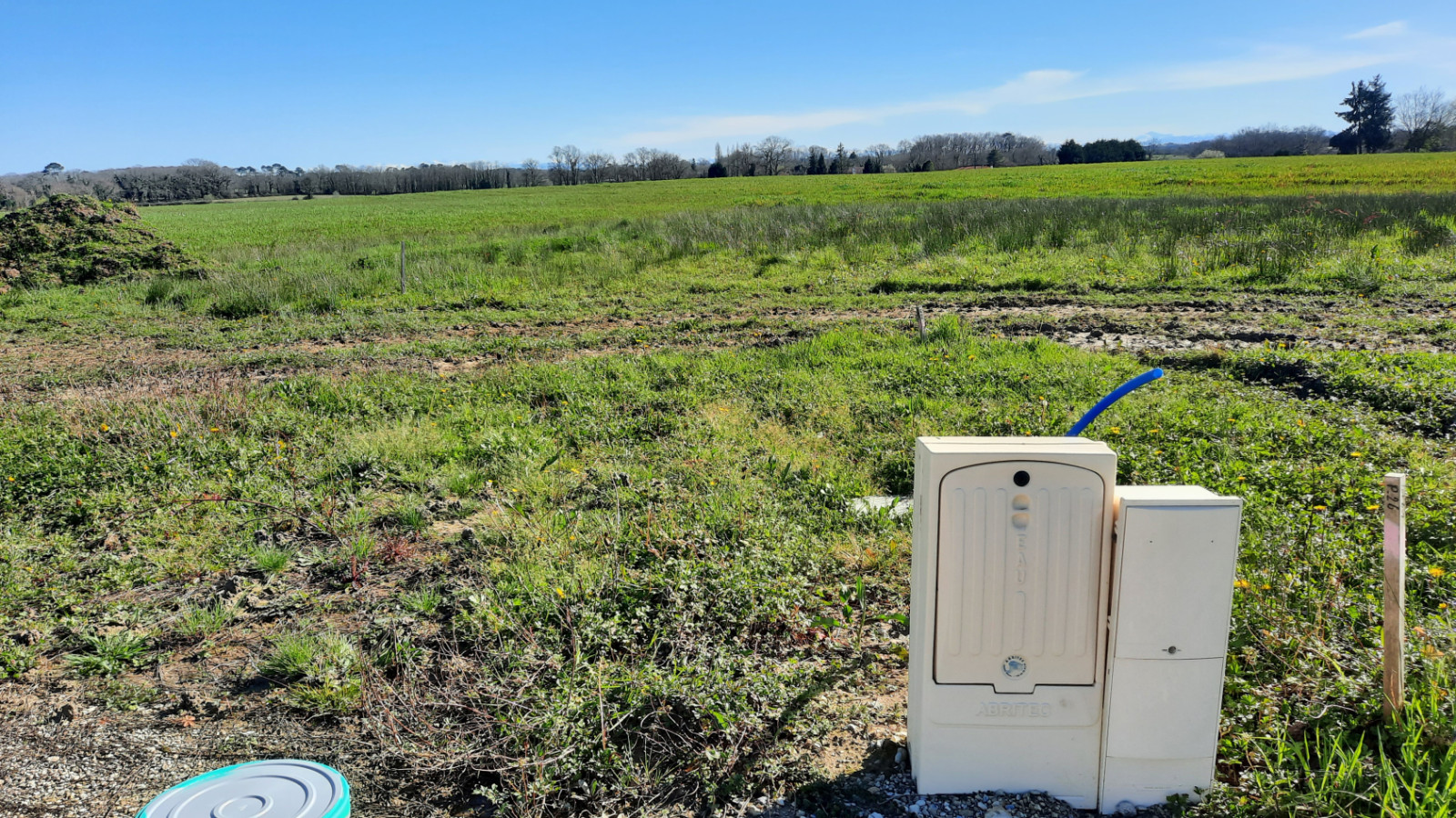 Terrain constructible de 677m2 à Rivière-Saas-et-Gourby