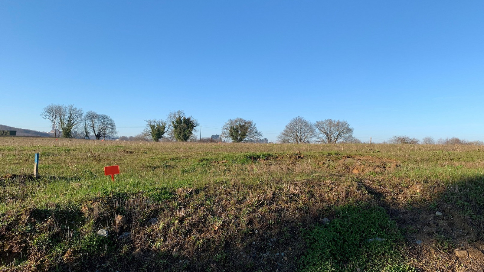 Terrain constructible de 976m2 à Saint-Germain-du-Puch