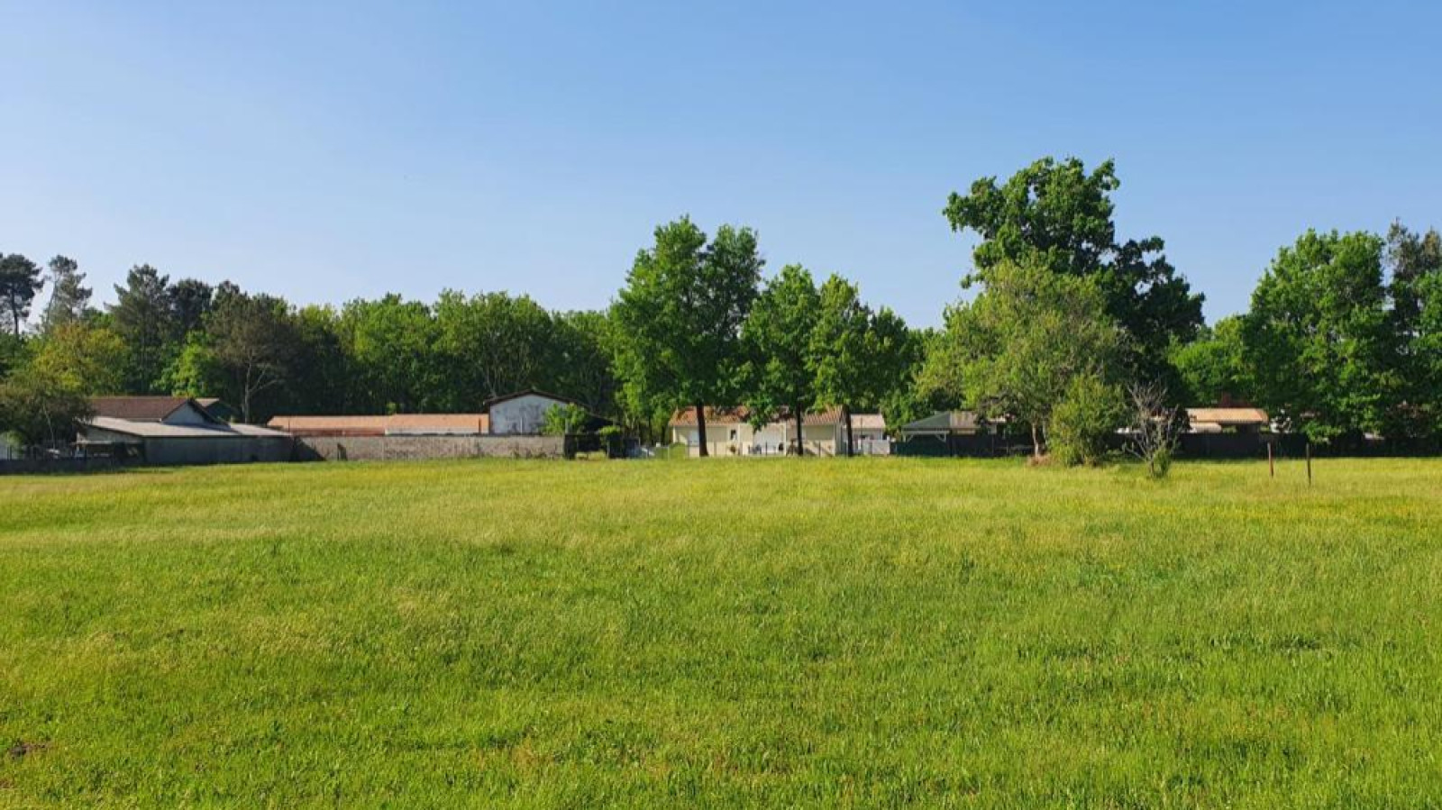 Terrain constructible de 605m2 à Saint-Christoly-de-Blaye